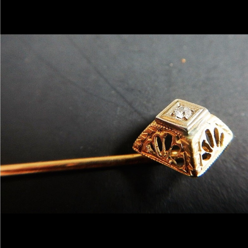 10k stick pin with diamond